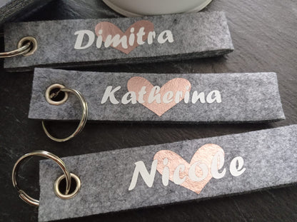 Key ring personalized made of felt with a heart